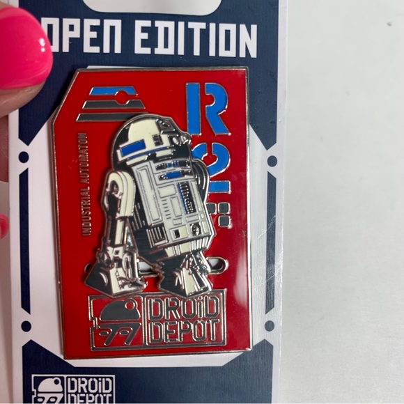 NWT. Disney Star Wars R2-D2 pin. Slider pin where R2D2 slides back and forth. - Picture 4 of 6